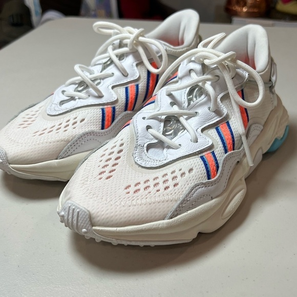 Adidas Women’s Size 6 Ozweego White Gum Coral Rare Colorway Sneaker Shoe - Picture 3 of 14